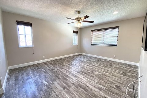 House in Weston, Florida 4 bedrooms, 208.1 sq.m. № 1800188 - photo 26