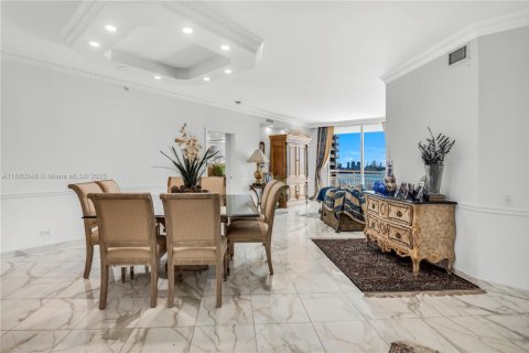 Condo in Miami, Florida, 3 bedrooms  № 1978831 - photo 4