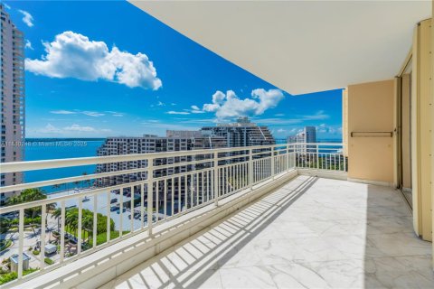 Condo in Miami, Florida, 3 bedrooms  № 1978831 - photo 29