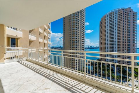 Condo in Miami, Florida, 3 bedrooms  № 1978831 - photo 30
