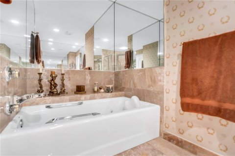 Condo in Miami, Florida, 3 bedrooms  № 1978831 - photo 22