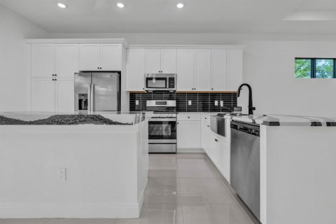 Villa ou maison à louer à Westlake, Floride: 3 chambres, 172.33 m2 № 2153624 - photo 9