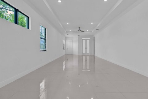 Villa ou maison à louer à Westlake, Floride: 3 chambres, 172.33 m2 № 2153624 - photo 4