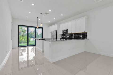 Villa ou maison à louer à Westlake, Floride: 3 chambres, 172.33 m2 № 2153624 - photo 8
