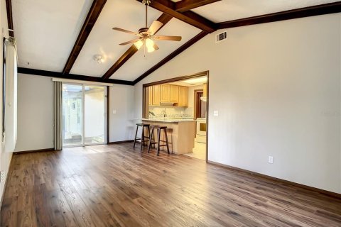 Villa ou maison à louer à Chuluota, Floride: 3 chambres, 133.78 m2 № 2419347 - photo 5