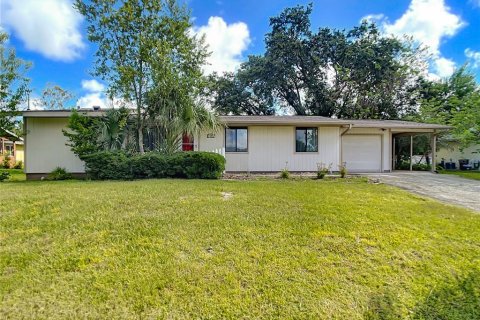 Villa ou maison à Chuluota, Floride 3 chambres, 133.78 m2 № 2419347