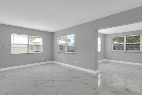Casa en venta en Miami Gardens, Florida, 3 dormitorios, 138.05 m2 № 1890102 - foto 14