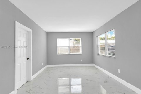 Casa en venta en Miami Gardens, Florida, 3 dormitorios, 138.05 m2 № 1890102 - foto 20