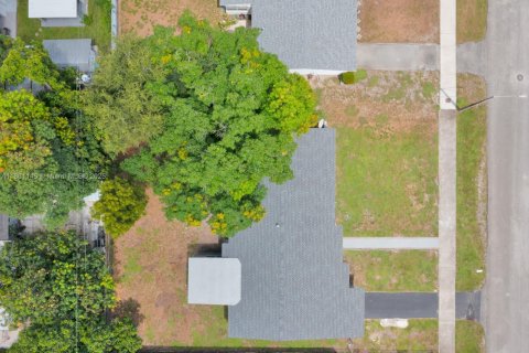 Casa en venta en Miami Gardens, Florida, 3 dormitorios, 138.05 m2 № 1890102 - foto 2