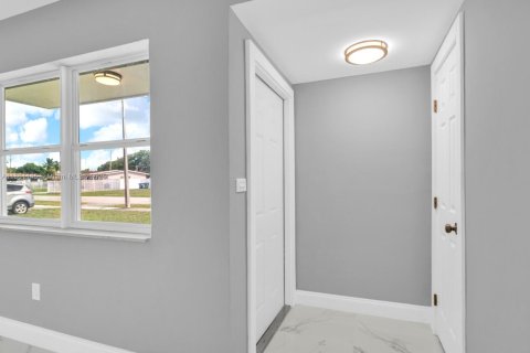 Casa en venta en Miami Gardens, Florida, 3 dormitorios, 138.05 m2 № 1890102 - foto 9