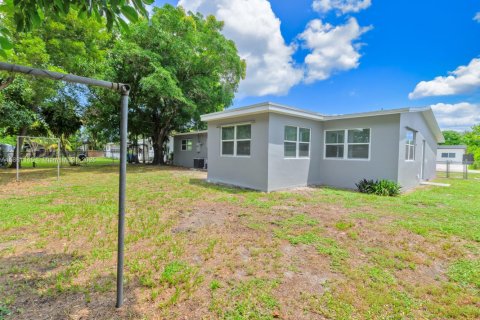 Casa en venta en Miami Gardens, Florida, 3 dormitorios, 138.05 m2 № 1890102 - foto 28
