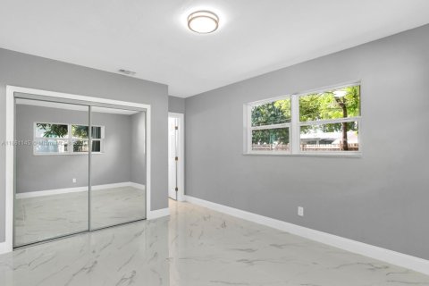 Casa en venta en Miami Gardens, Florida, 3 dormitorios, 138.05 m2 № 1890102 - foto 22