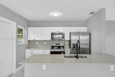 Casa en venta en Miami Gardens, Florida, 3 dormitorios, 138.05 m2 № 1890102 - foto 17