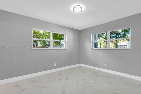 Casa en venta en Miami Gardens, Florida, 3 dormitorios, 138.05 m2 № 1890102 - foto 21