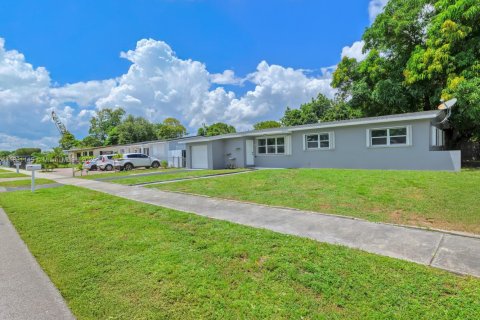 Casa en venta en Miami Gardens, Florida, 3 dormitorios, 138.05 m2 № 1890102 - foto 6