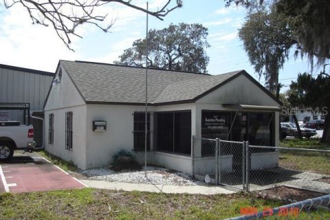Propiedad comercial en venta en Titusville, Florida, 383.5 m2 № 1316792 - foto 1