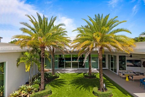 Casa en venta en Fort Lauderdale, Florida, 7 dormitorios, 543.57 m2 № 2338091 - foto 2
