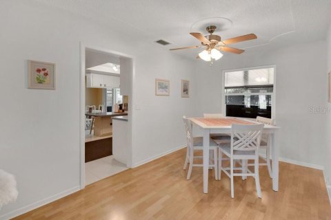 House in Melbourne, Florida 3 bedrooms, 217.11 sq.m. № 1826427 - photo 3