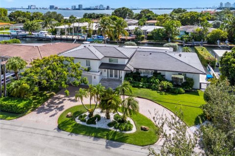 Villa ou maison à vendre à Miami Shores, Floride: 4 chambres, 394.56 m2 № 2016513 - photo 4
