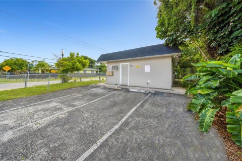 Propiedad comercial en venta en Fort Lauderdale, Florida № 1977675 - foto 6