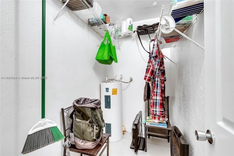 Propiedad comercial en venta en Fort Lauderdale, Florida № 1977675 - foto 16