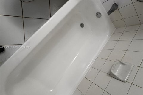 Снять в аренду кондоминиум в Майами, Флорида 1 спальня, 74.88м2, № 2003529 - фото 6