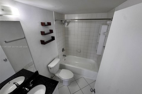 Снять в аренду кондоминиум в Майами, Флорида 1 спальня, 74.88м2, № 2003529 - фото 7