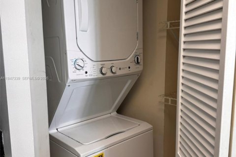 Снять в аренду кондоминиум в Майами, Флорида 1 спальня, 74.88м2, № 2003529 - фото 10