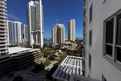 Кондоминиум с 1 спальней в Майами, Флорида № 2003529