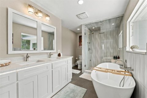 House in Palm Harbor, Florida 6 bedrooms, 290.97 sq.m. № 2416820 - photo 25