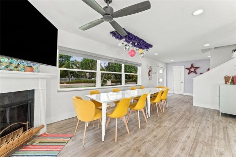 House in Palm Harbor, Florida 6 bedrooms, 290.97 sq.m. № 2416820 - photo 10