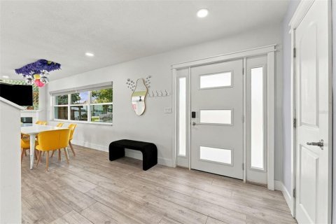 House in Palm Harbor, Florida 6 bedrooms, 290.97 sq.m. № 2416820 - photo 7