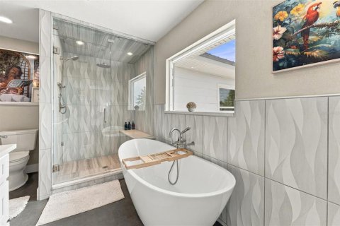 House in Palm Harbor, Florida 6 bedrooms, 290.97 sq.m. № 2416820 - photo 26