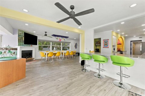 House in Palm Harbor, Florida 6 bedrooms, 290.97 sq.m. № 2416820 - photo 13