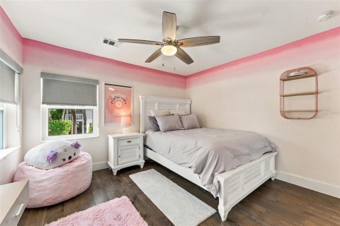 House in Palm Harbor, Florida 6 bedrooms, 290.97 sq.m. № 2416820 - photo 30