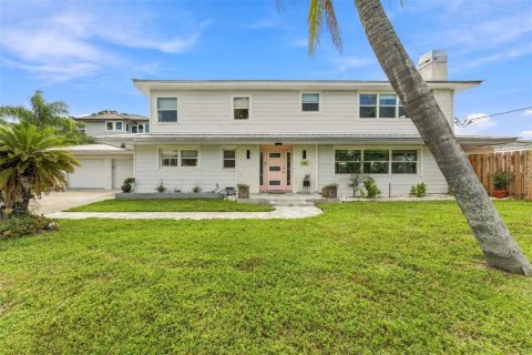 House in Palm Harbor, Florida 6 bedrooms, 290.97 sq.m. № 2416820 - photo 6