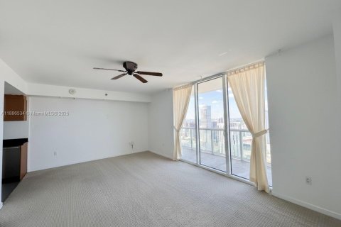 Снять в аренду кондоминиум в Майами, Флорида 52.68м2, № 1954664 - фото 4
