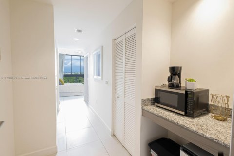 Condo in Doral, Florida, 2 bedrooms  № 1864491 - photo 8