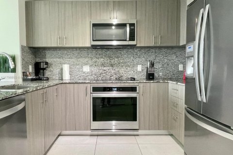 Condo in Doral, Florida, 2 bedrooms  № 1864491 - photo 5
