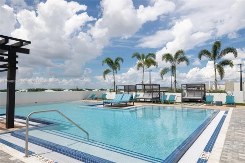 Condo in Doral, Florida, 2 bedrooms  № 1864491 - photo 2