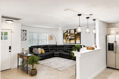 House in Sunrise, Florida 3 bedrooms, 187.76 sq.m. № 2189898 - photo 5