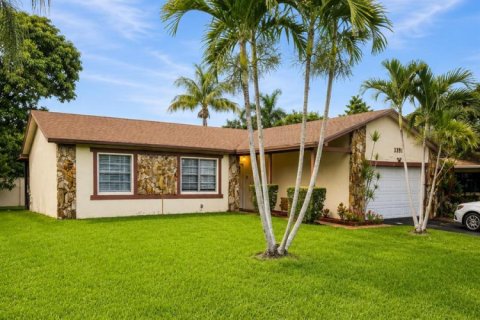 House in Sunrise, Florida 3 bedrooms, 187.76 sq.m. № 2189898
