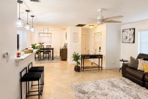 House in Sunrise, Florida 3 bedrooms, 187.76 sq.m. № 2189898 - photo 7