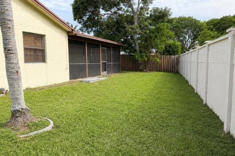 House in Sunrise, Florida 3 bedrooms, 187.76 sq.m. № 2189898 - photo 18