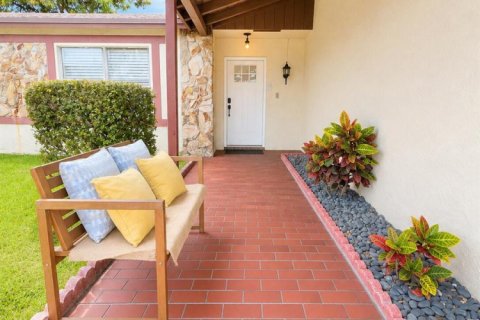 House in Sunrise, Florida 3 bedrooms, 187.76 sq.m. № 2189898 - photo 4