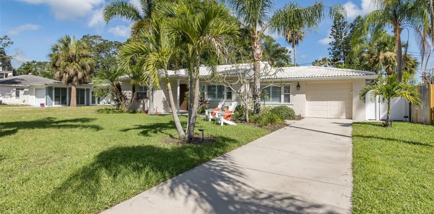 House in Dunedin, Florida 2 bedrooms, 112.69 sq.m. № 1786618