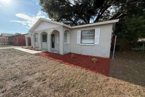 Casa en venta en Tampa, Florida, 4 dormitorios, 110.37 m2 № 2102144 - foto 2
