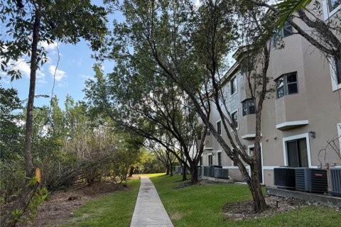 Condominio en alquiler en Cutler Bay, Florida, 2 dormitorios, 75.16 m2 № 2058648 - foto 12
