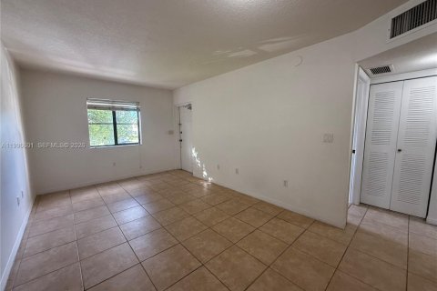 Condominio en alquiler en Cutler Bay, Florida, 2 dormitorios, 75.16 m2 № 2058648 - foto 4