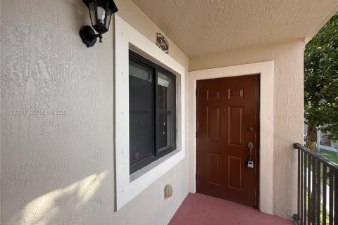 Condominio en alquiler en Cutler Bay, Florida, 2 dormitorios, 75.16 m2 № 2058648 - foto 2